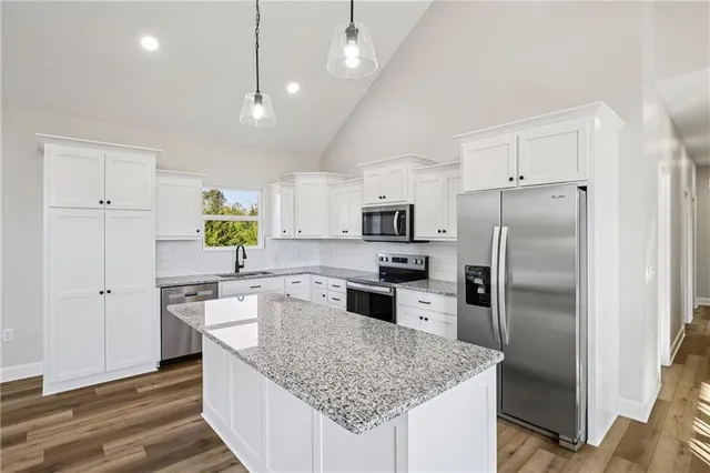 $385,000 | 309 Northeast 51st Road, Warrensburg, MO 64093