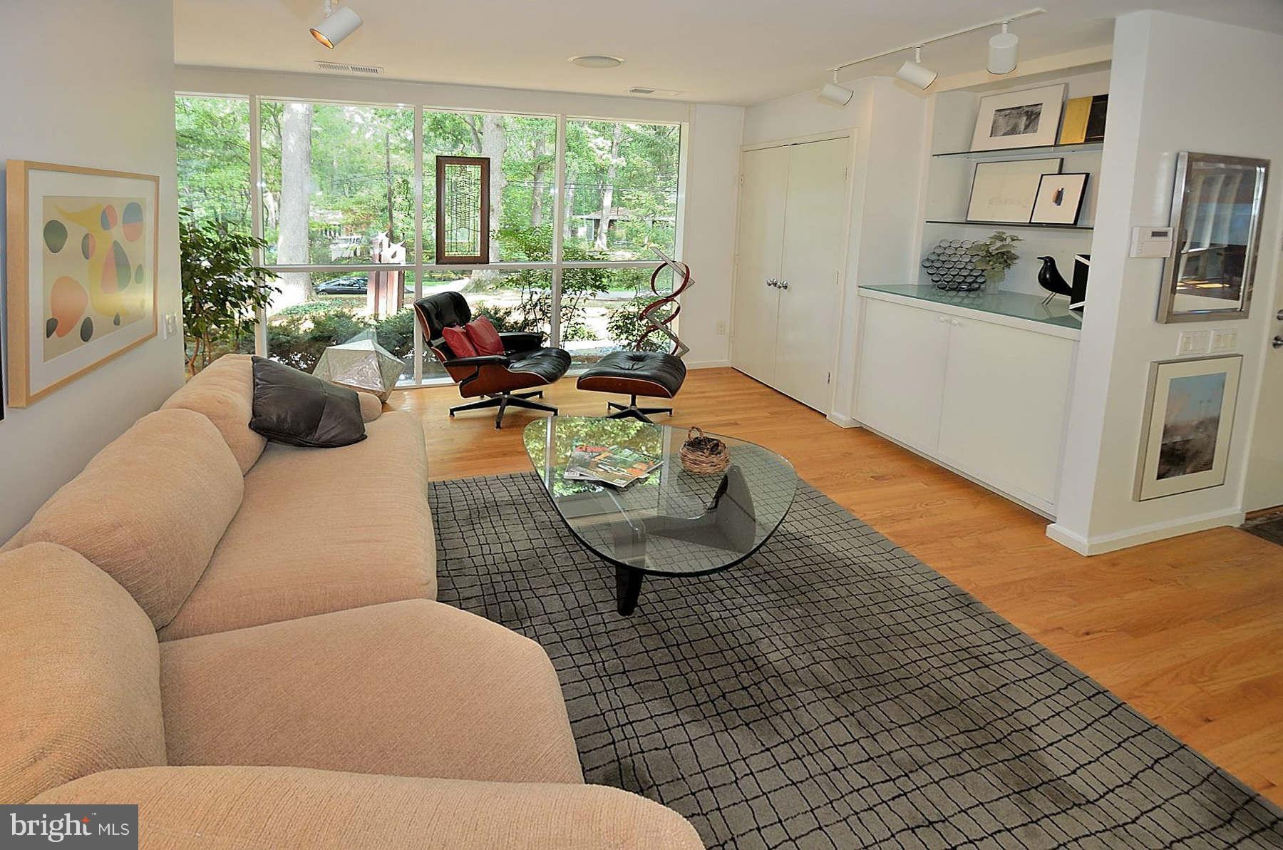 7202 Beechwood Road Alexandria, VA 22307 - Photo 11 of 30 Living Room
