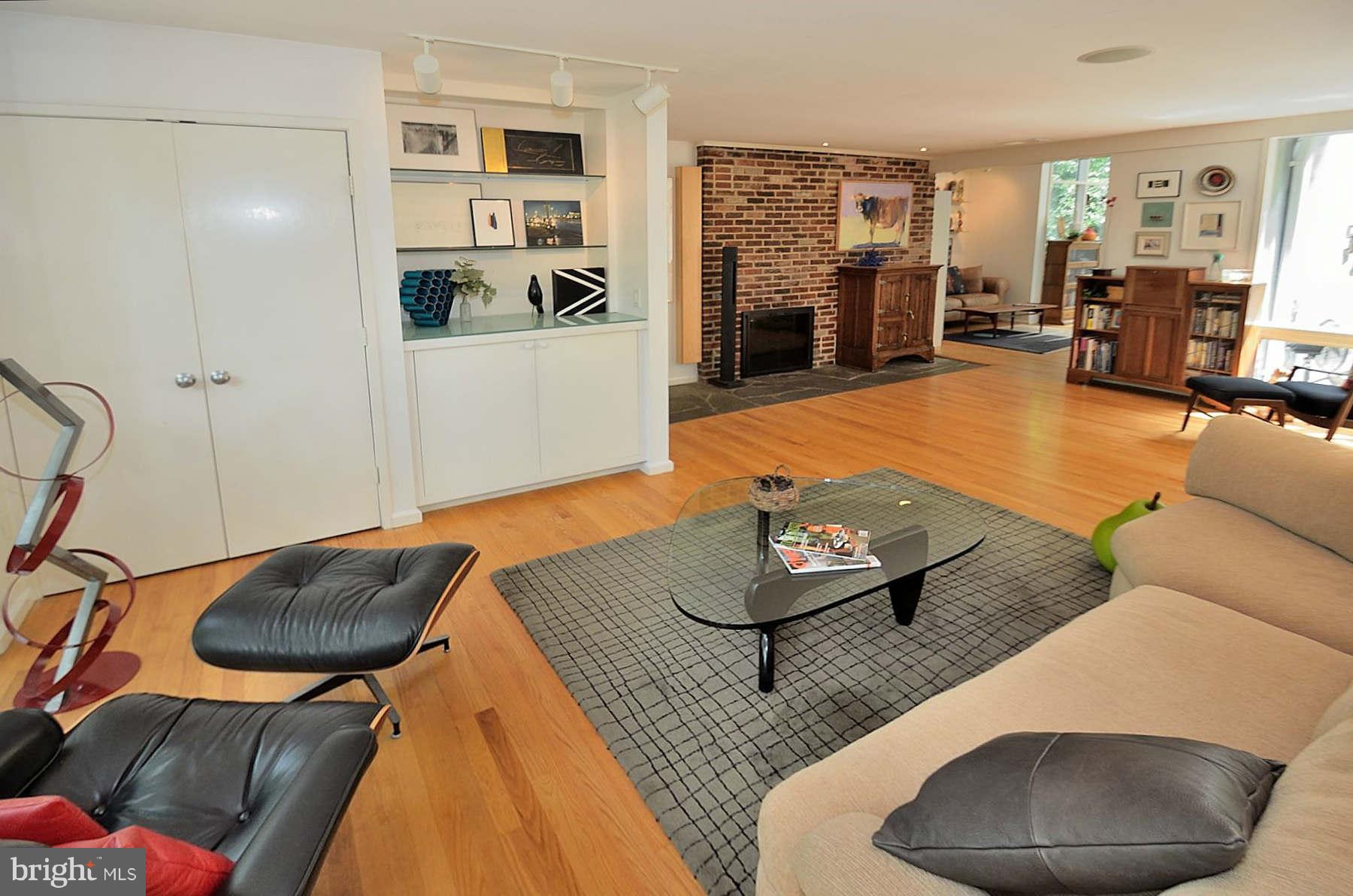 7202 Beechwood Road Alexandria, VA 22307 - Photo 3 of 30 Living Room