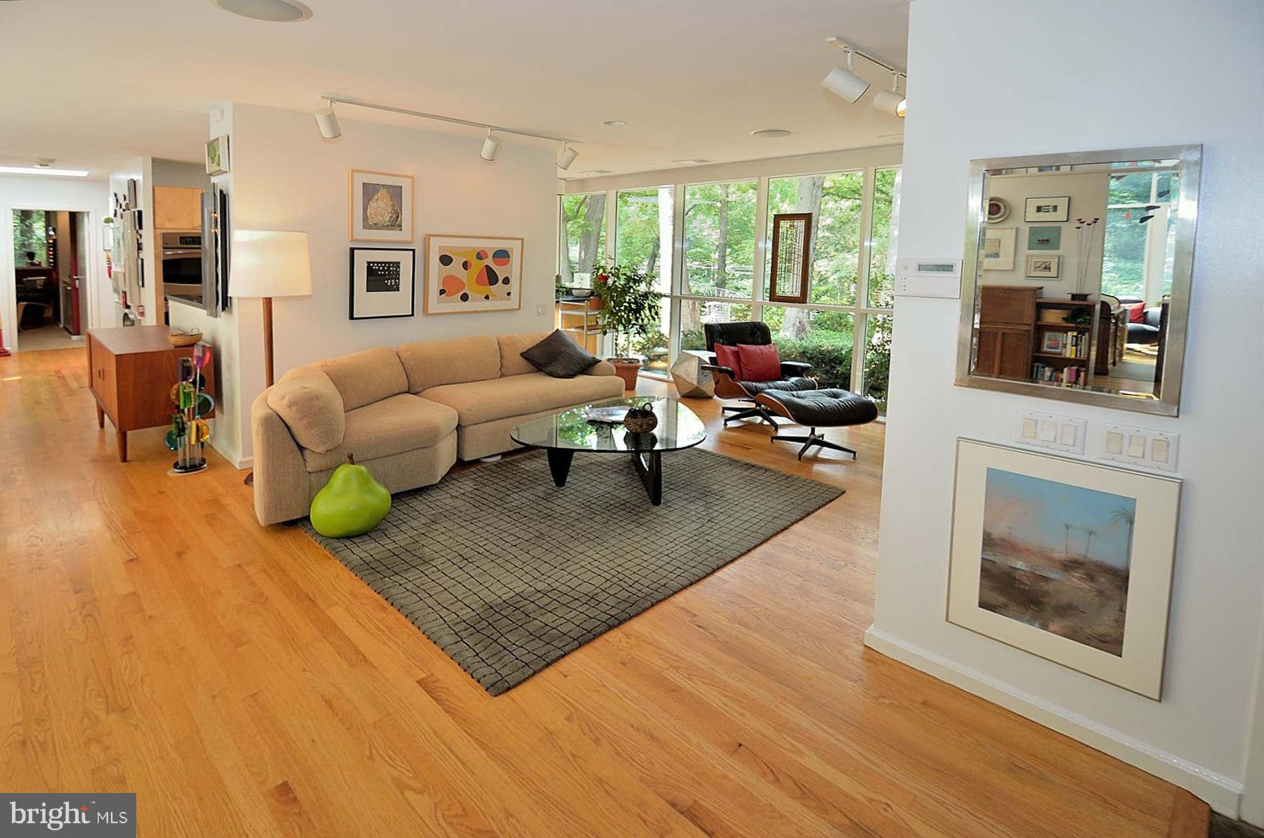 7202 Beechwood Road Alexandria, VA 22307 - Photo 9 of 30 Living Room