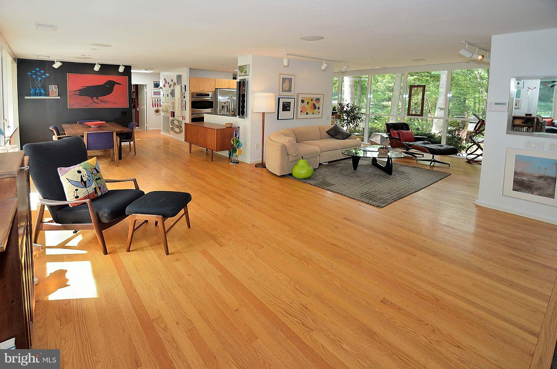 7202 Beechwood Road Alexandria, VA 22307 - Photo 10 of 30 Living Room