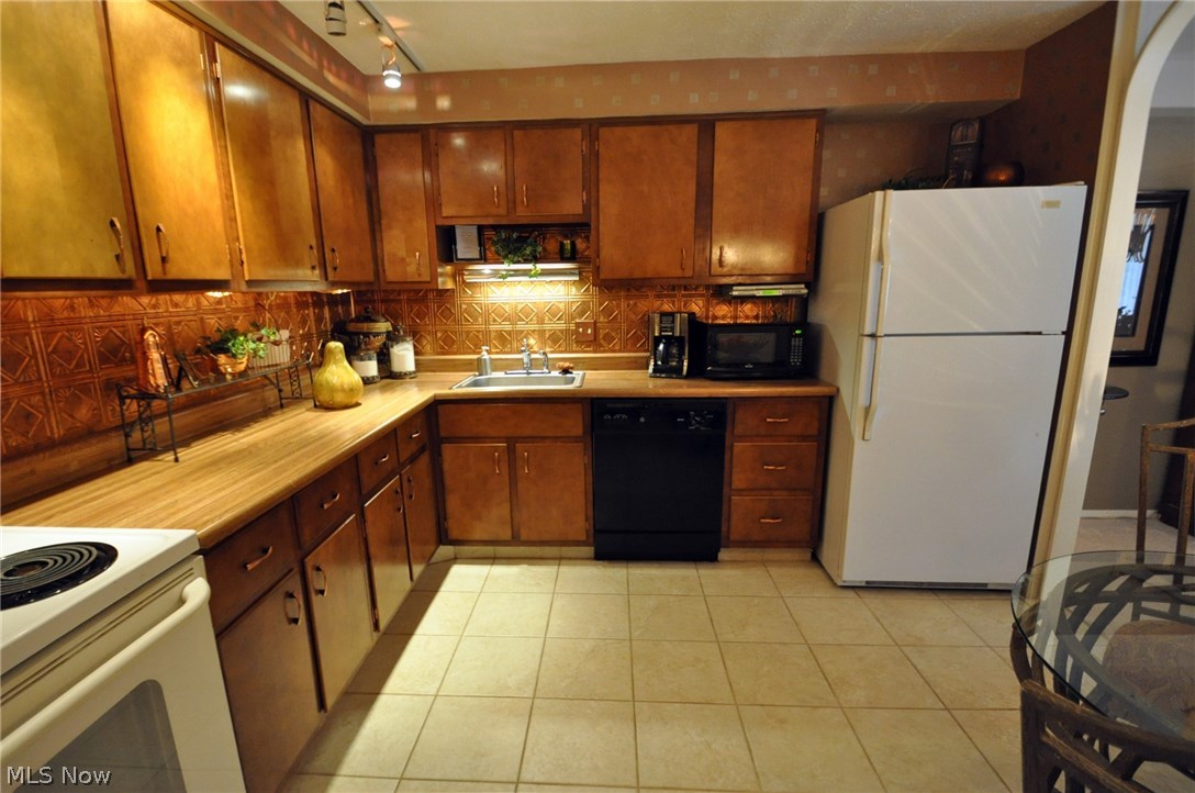3400 Wooster Road, Unit 101 Rocky River, OH 44116 - Photo 10 of 27