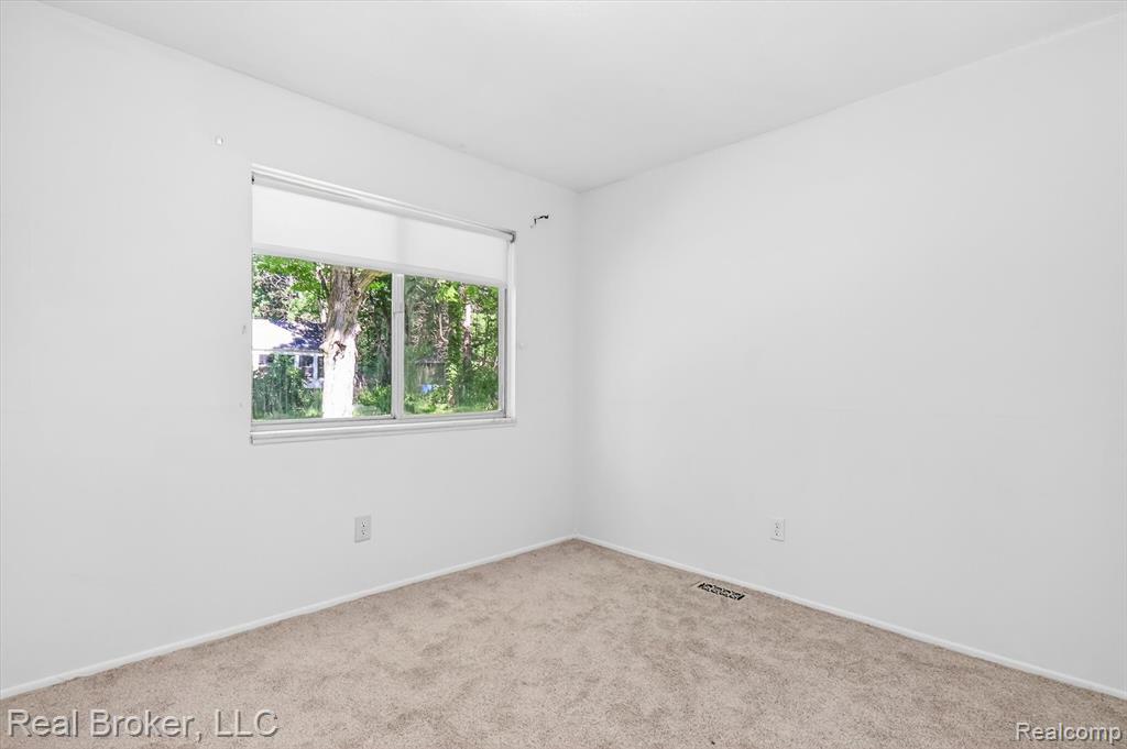 48050 Hull Road Belleville, MI 48111 - Photo 30 of 39