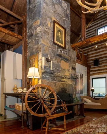 a view of entryway with a room