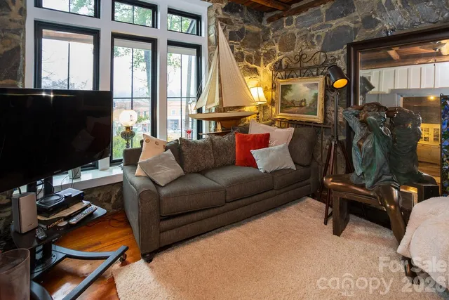 $550,000 | 15 Chestnut Street, Tryon, NC 28782