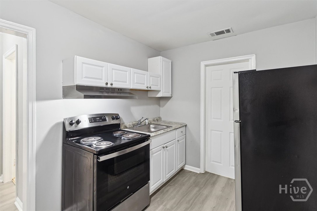 1724 East 39th Street, Unit B Savannah, GA 31404 - Photo 4 of 8