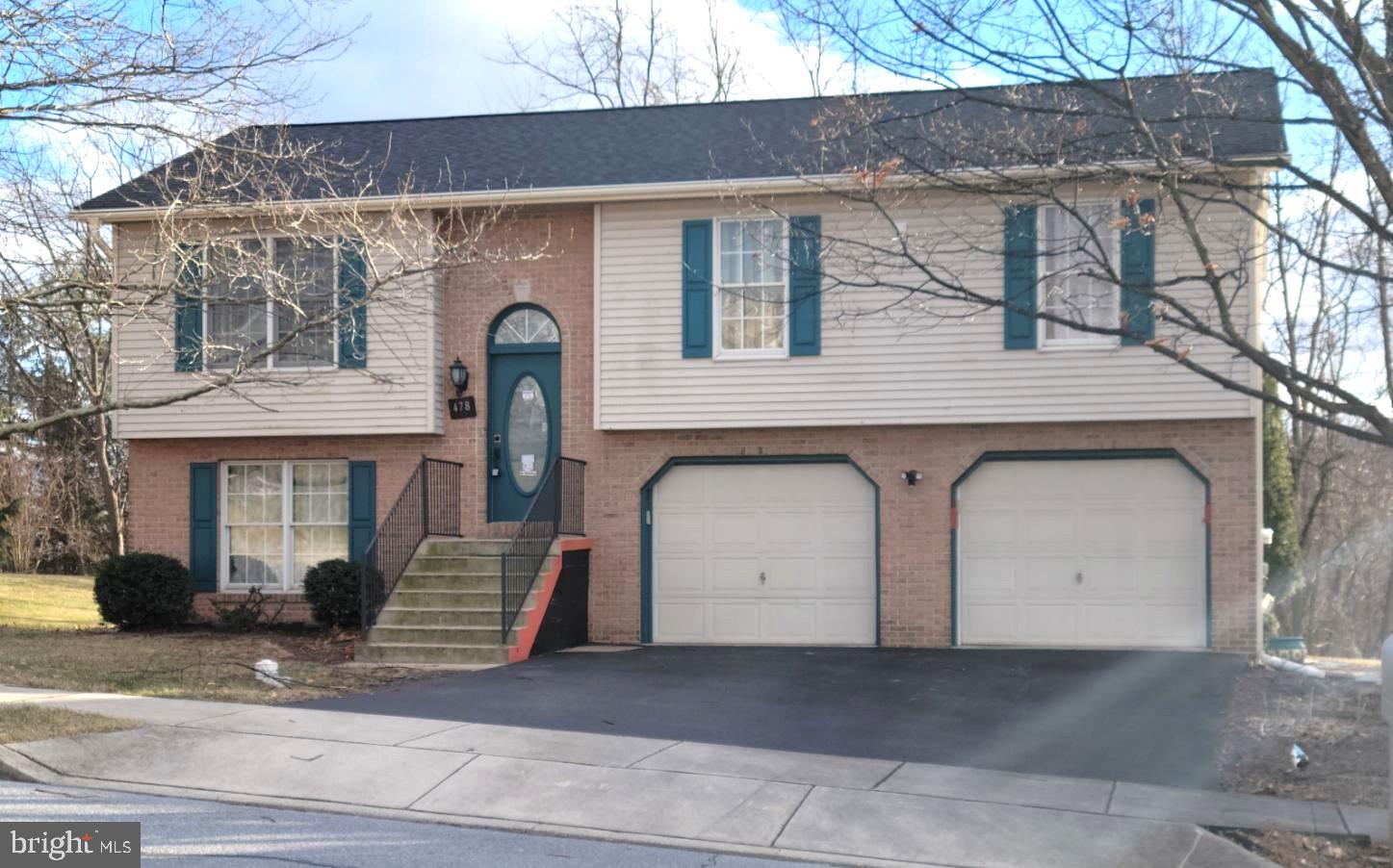 478 Chestnut Way New Cumberland, PA 17070 - Photo 2 of 3 a view of a white house