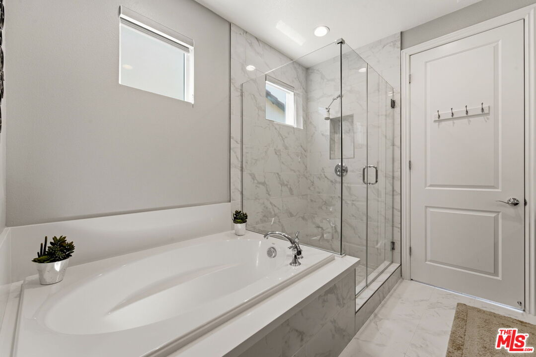 20715 Butternut Circle Porter Ranch, CA 91326 - Photo 17 of 31 Gallery Image 17