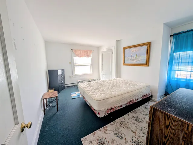 a view of a front of house with a yard