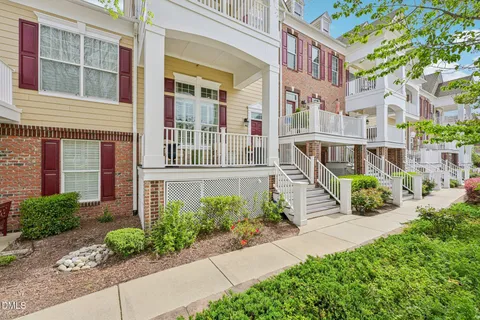 $399,000 | 10321 Sablewood Drive, Unit 113, Raleigh, NC 27617