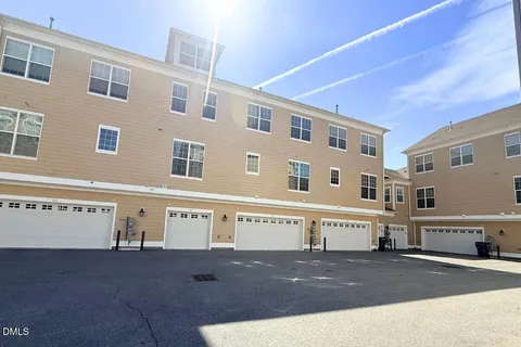 $399,000 | 10321 Sablewood Drive, Unit 113, Raleigh, NC 27617
