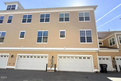 $399,000 | 10321 Sablewood Drive, Unit 113, Raleigh, NC 27617