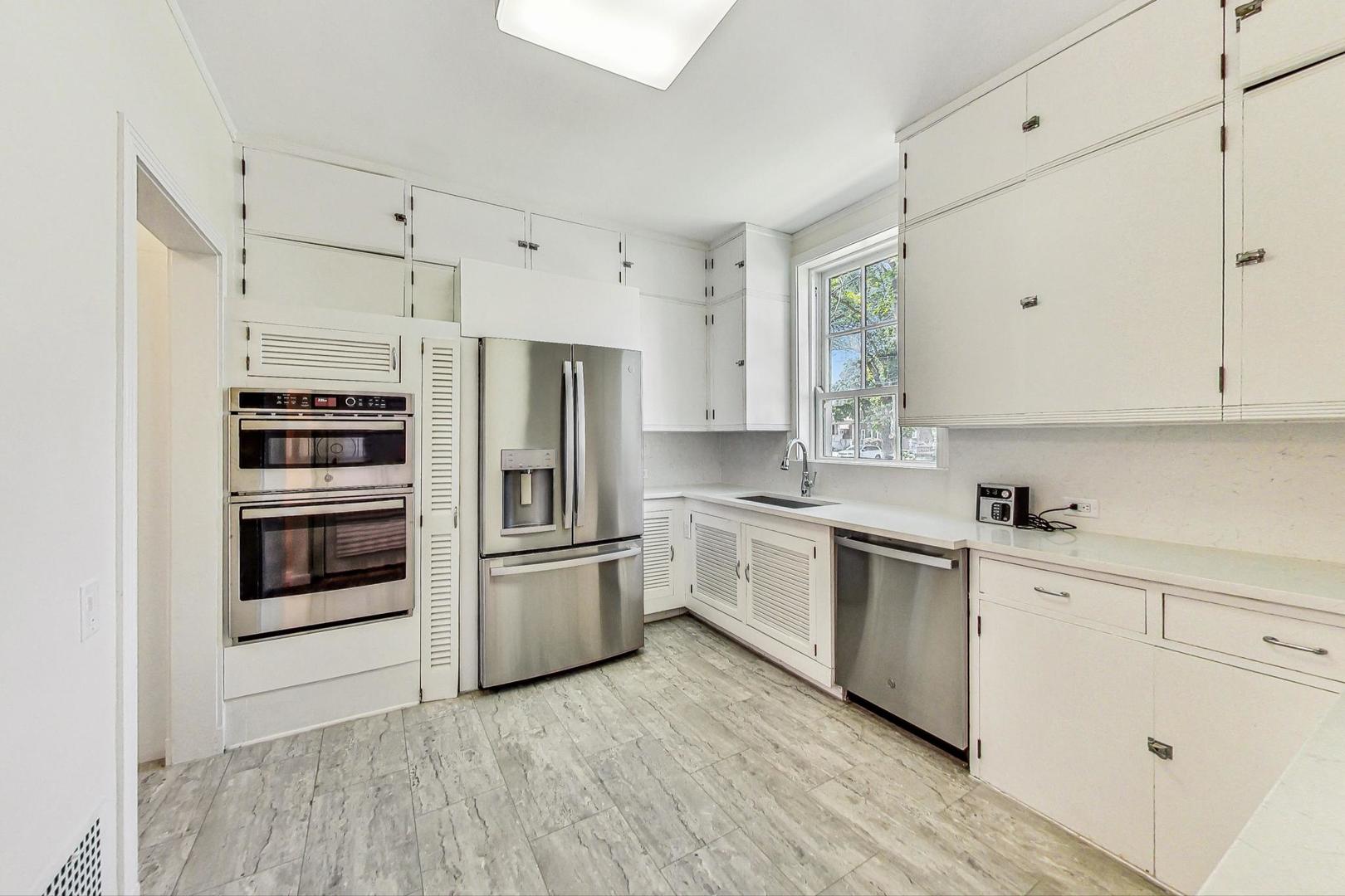 8201 South Rhodes Avenue Chicago, IL 60619 - Photo 14 of 61 Gallery Image 14