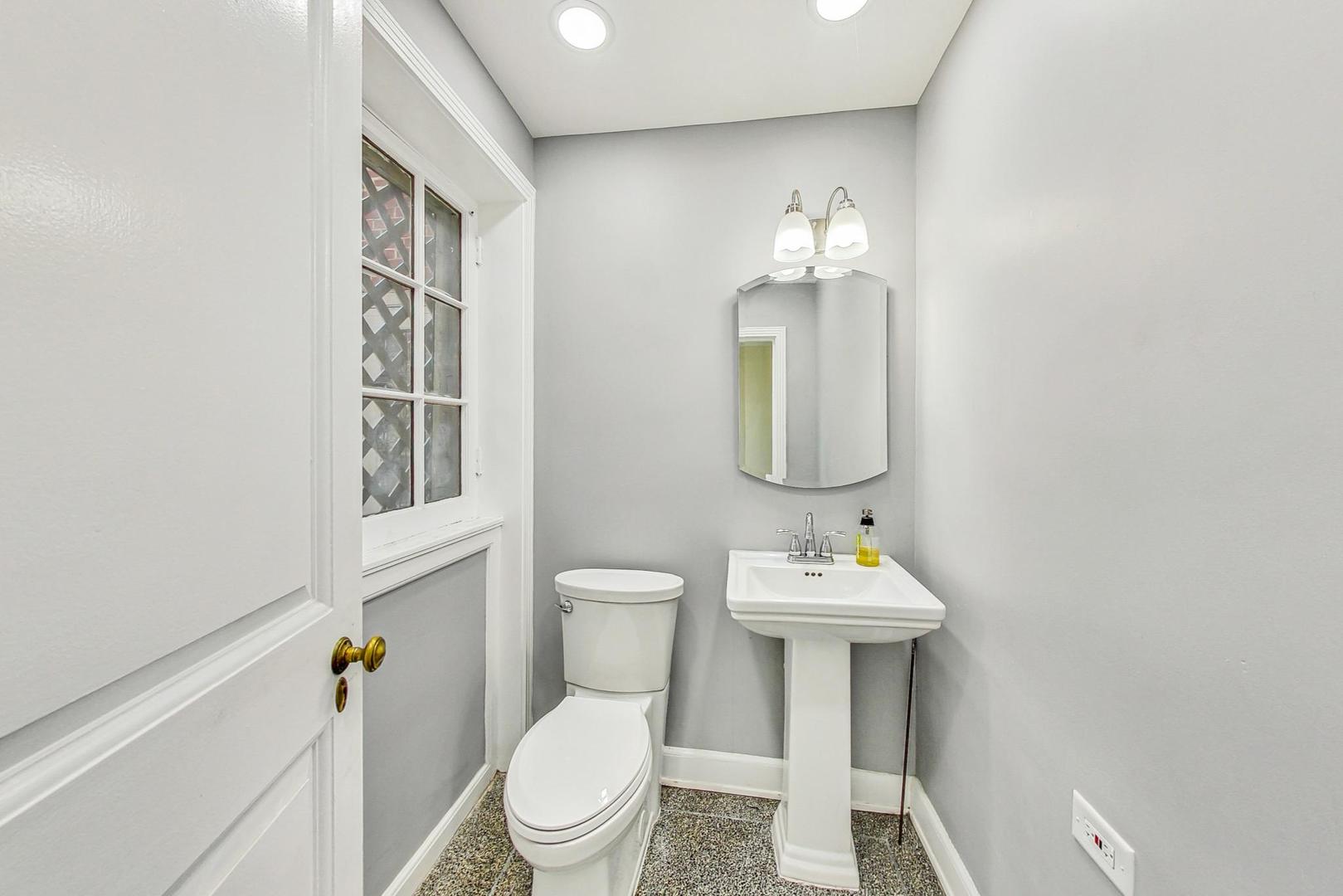 8201 South Rhodes Avenue Chicago, IL 60619 - Photo 20 of 61 Gallery Image 20