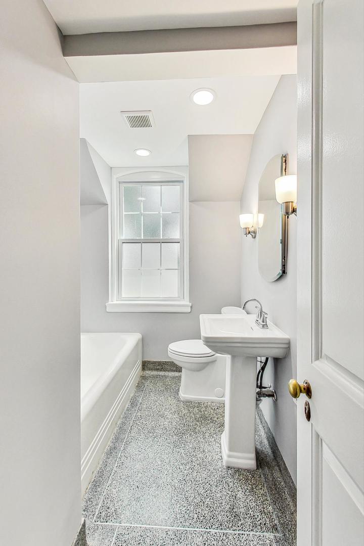 8201 South Rhodes Avenue Chicago, IL 60619 - Photo 34 of 61 Gallery Image 34