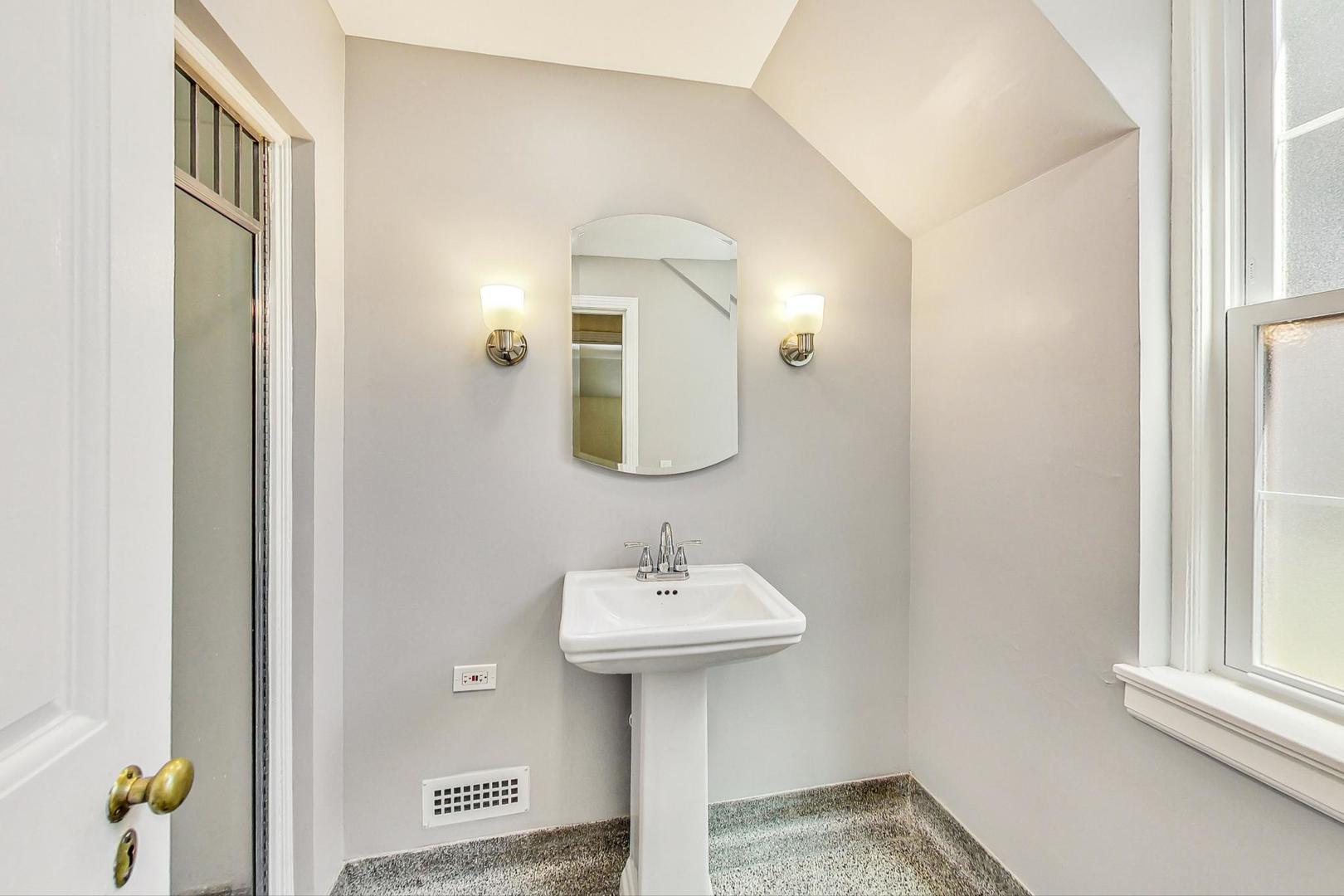 8201 South Rhodes Avenue Chicago, IL 60619 - Photo 36 of 61 Gallery Image 36