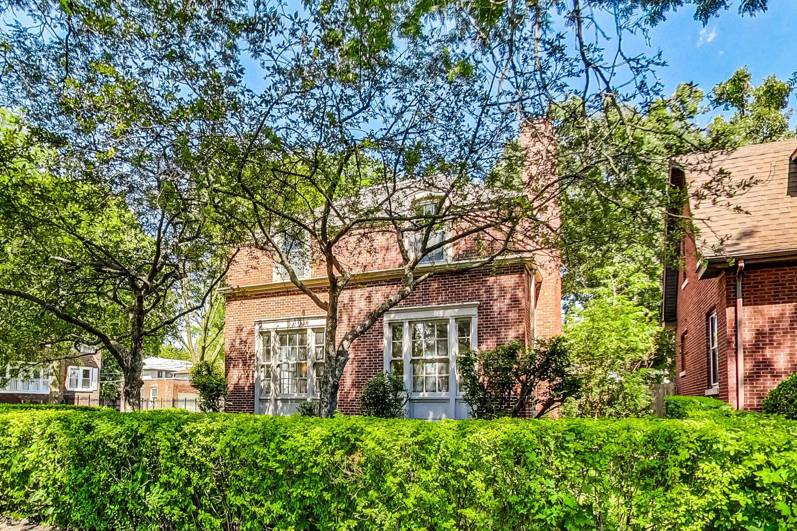 8201 South Rhodes Avenue Chicago, IL 60619 - Photo 4 of 61 Gallery Image 4