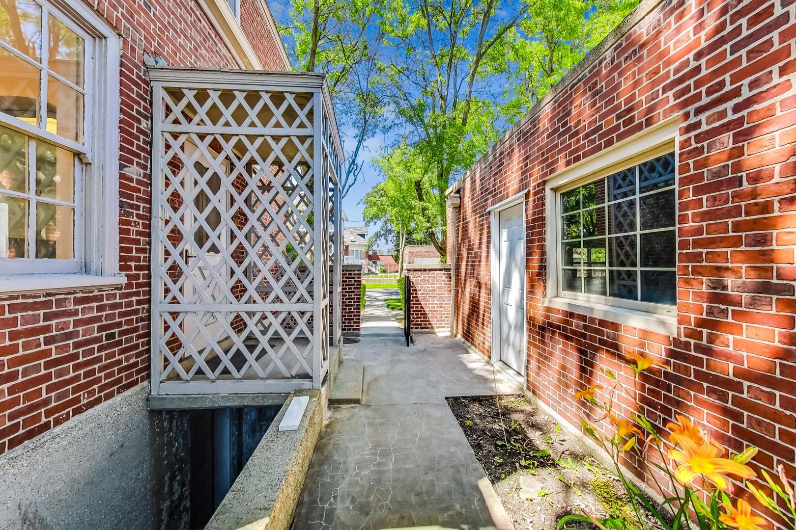8201 South Rhodes Avenue Chicago, IL 60619 - Photo 53 of 61 Gallery Image 53
