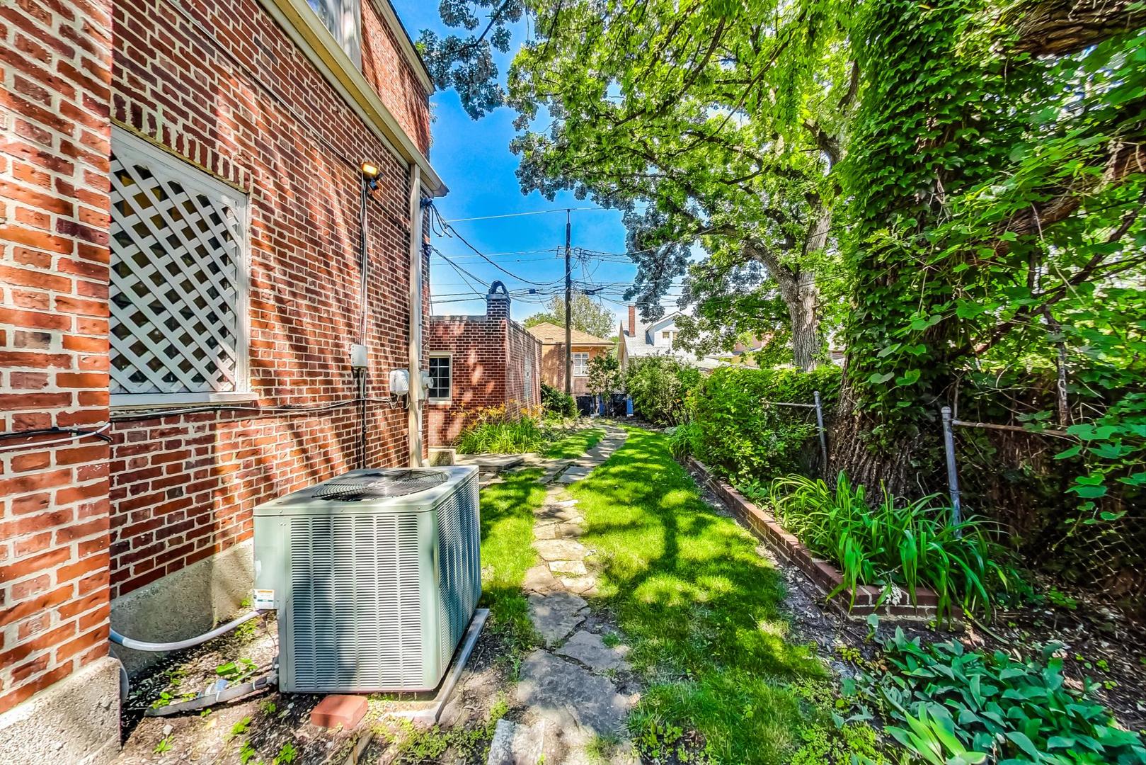 8201 South Rhodes Avenue Chicago, IL 60619 - Photo 54 of 61 Gallery Image 54