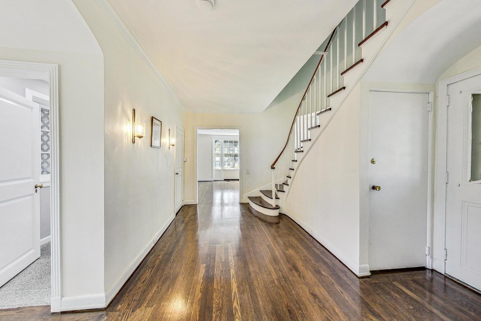 8201 South Rhodes Avenue Chicago, IL 60619 - Photo 6 of 61 Gallery Image 6