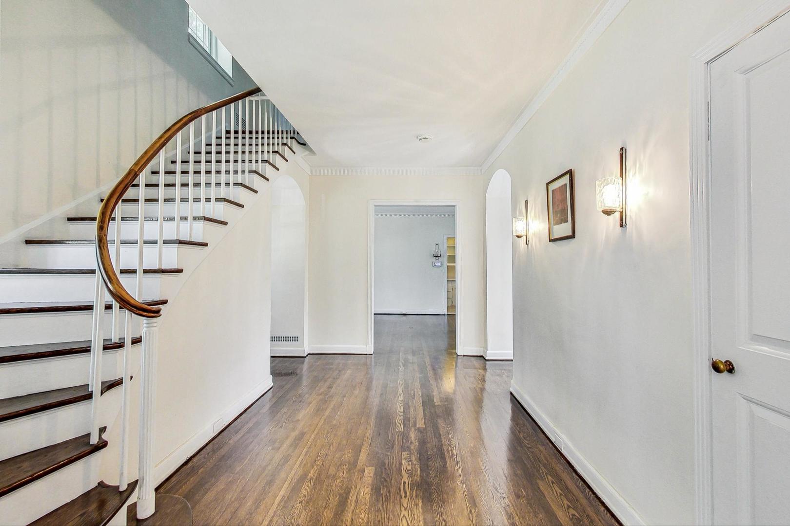 8201 South Rhodes Avenue Chicago, IL 60619 - Photo 7 of 61 Gallery Image 7