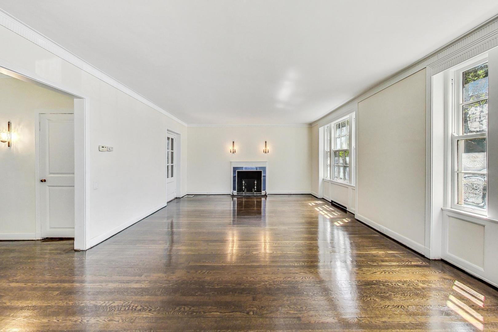8201 South Rhodes Avenue Chicago, IL 60619 - Photo 8 of 61 Gallery Image 8