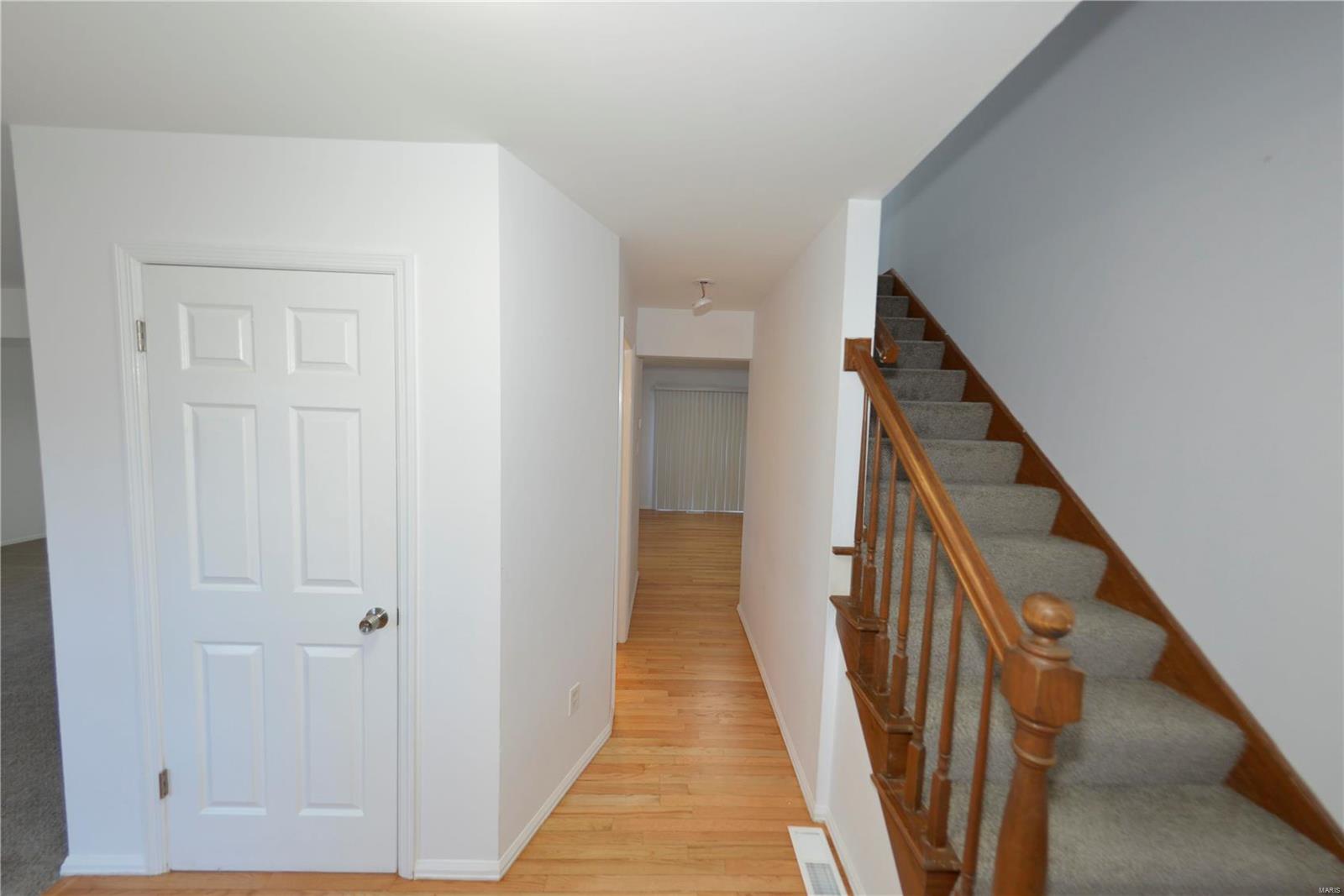 572 Enchanted Parkway Manchester, MO 63021 - Photo 3 of 39