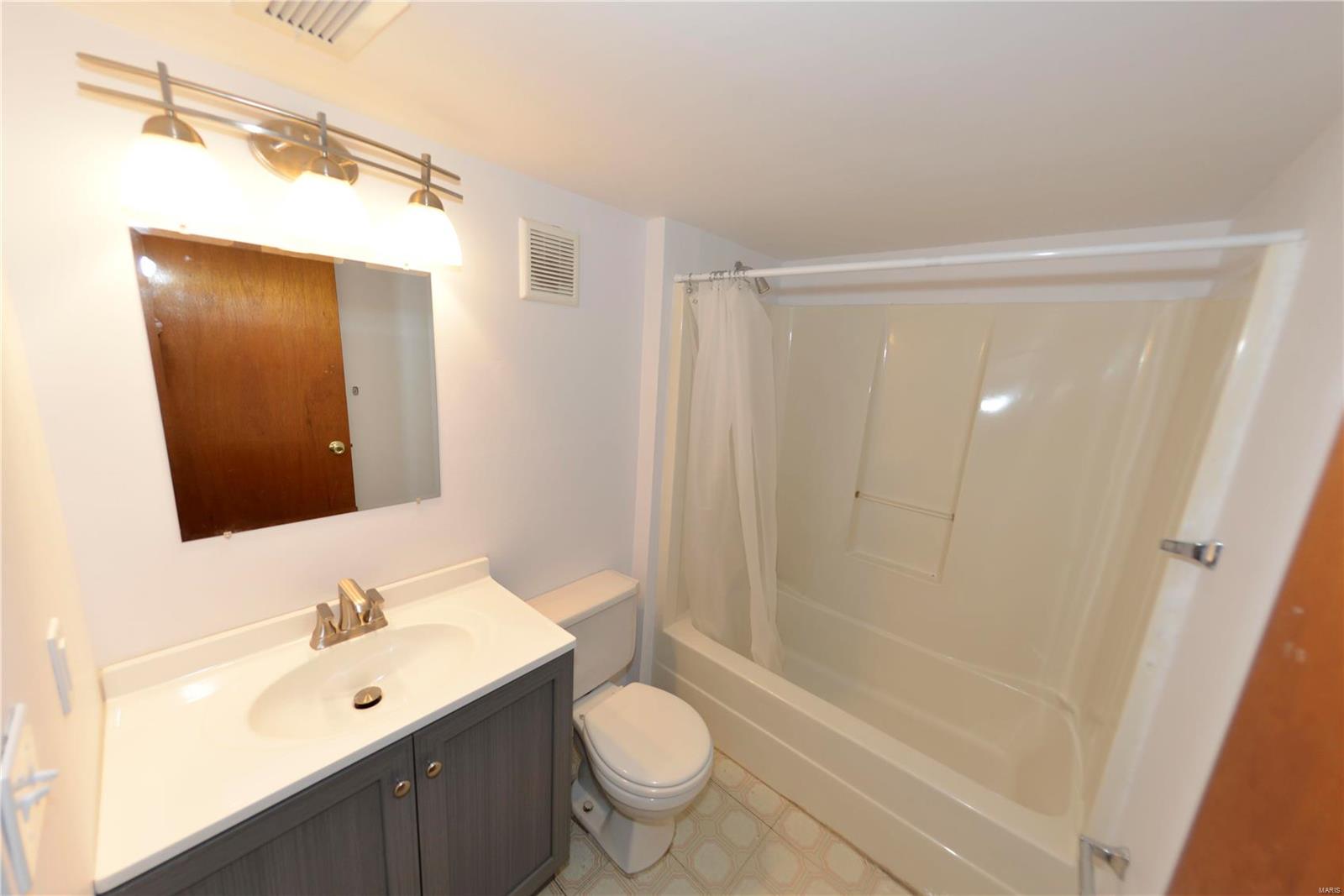 572 Enchanted Parkway Manchester, MO 63021 - Photo 32 of 39