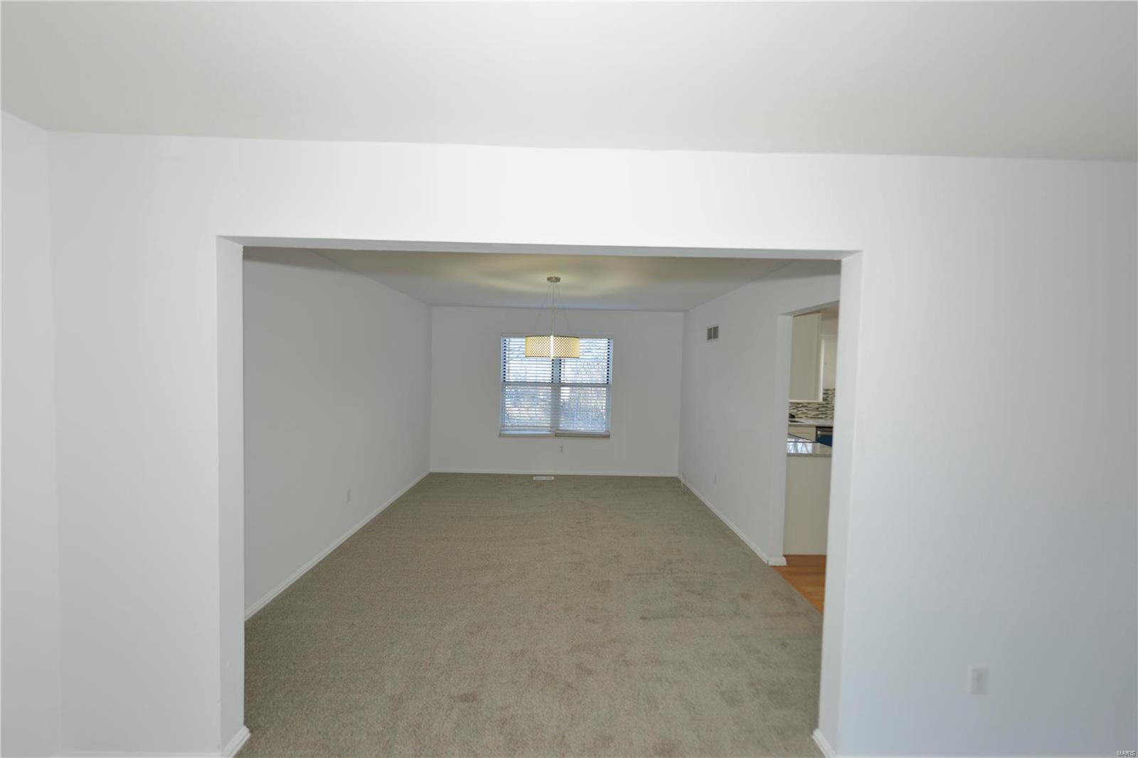 572 Enchanted Parkway Manchester, MO 63021 - Photo 5 of 39