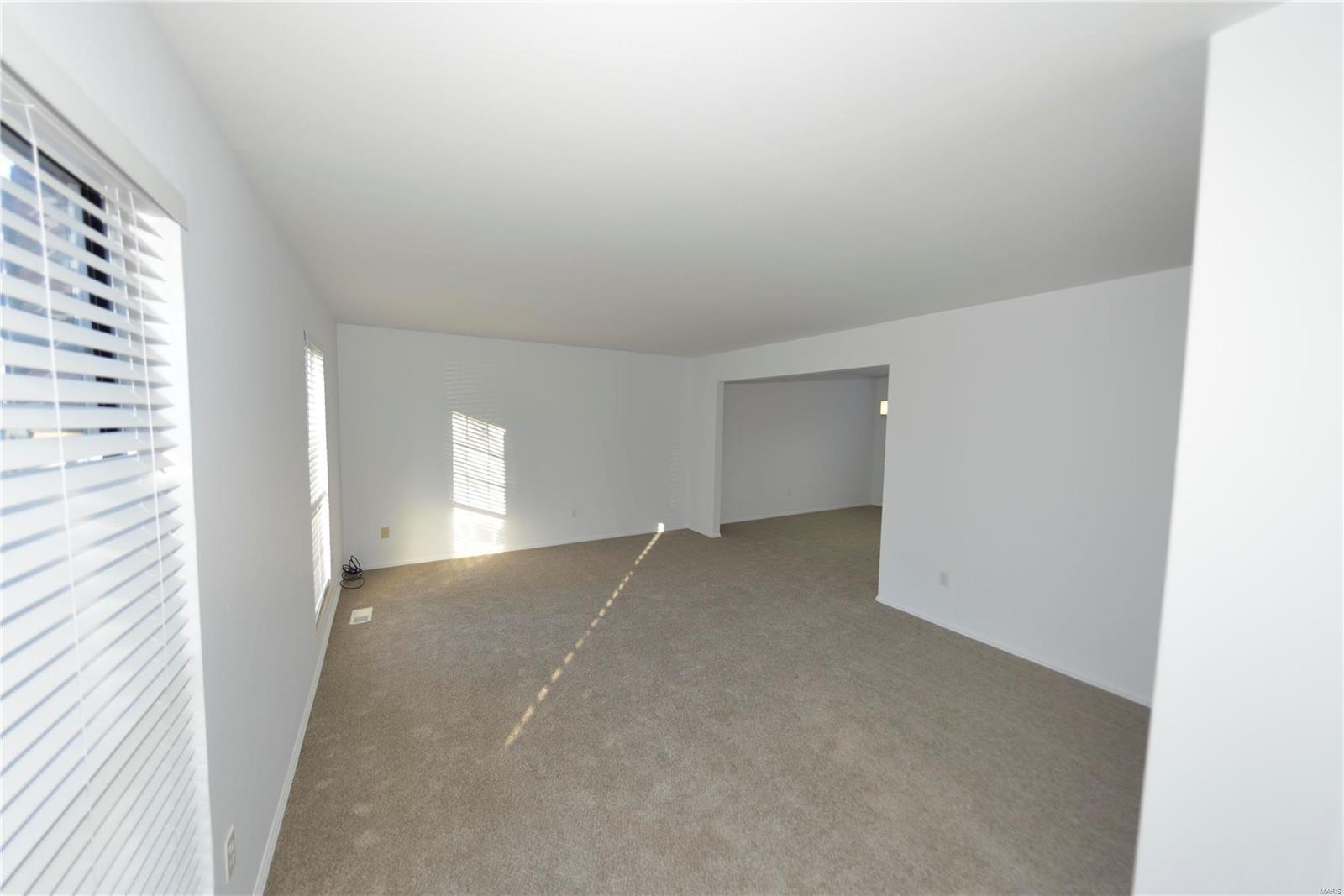 572 Enchanted Parkway Manchester, MO 63021 - Photo 6 of 39