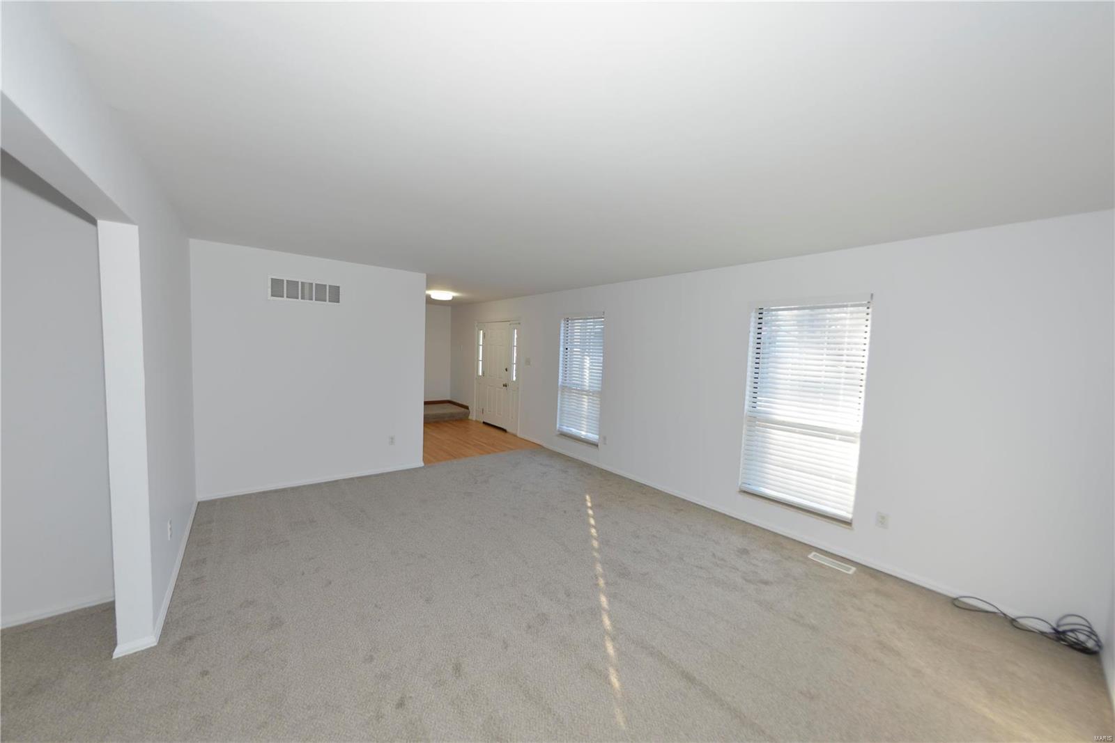 572 Enchanted Parkway Manchester, MO 63021 - Photo 7 of 39