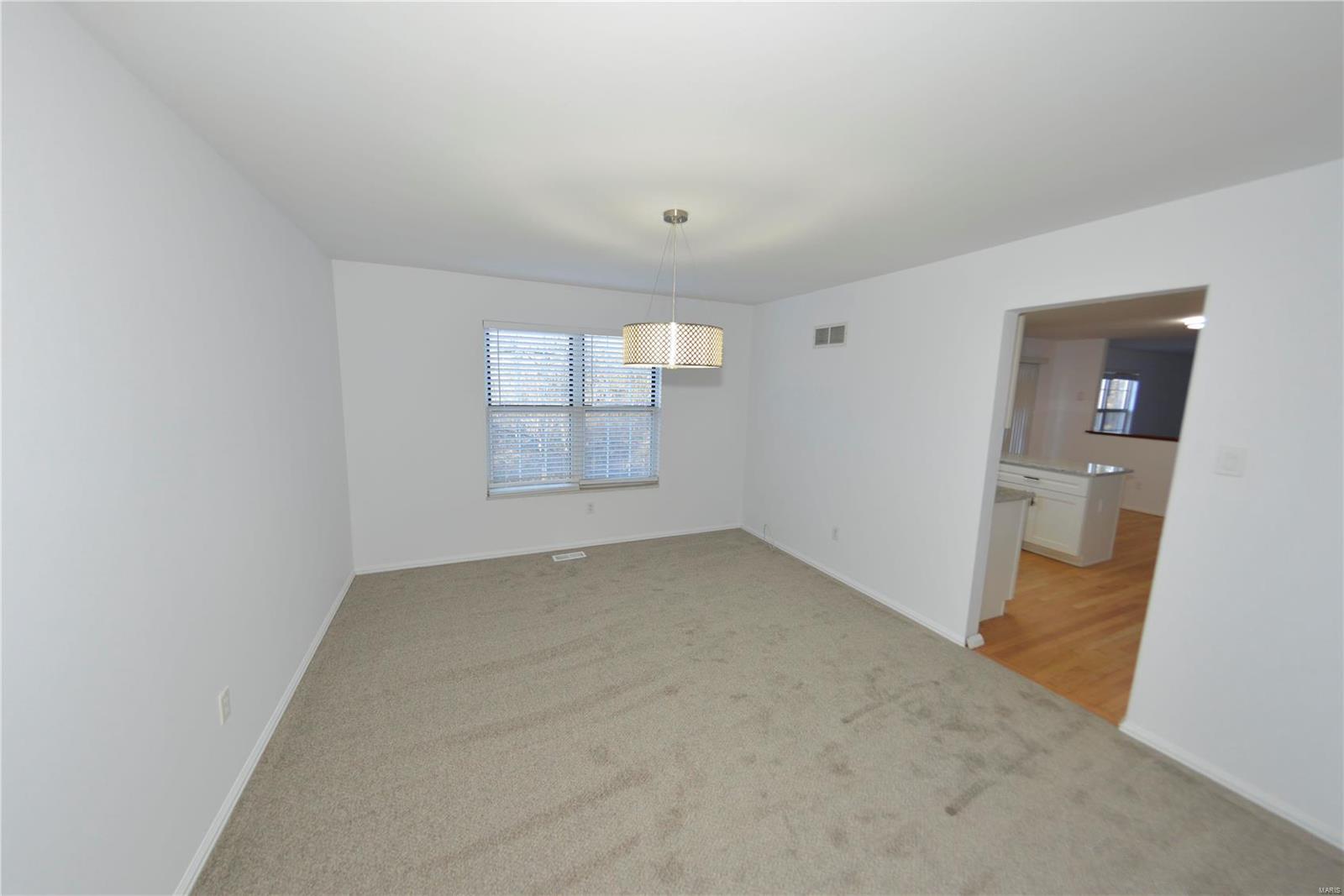 572 Enchanted Parkway Manchester, MO 63021 - Photo 8 of 39