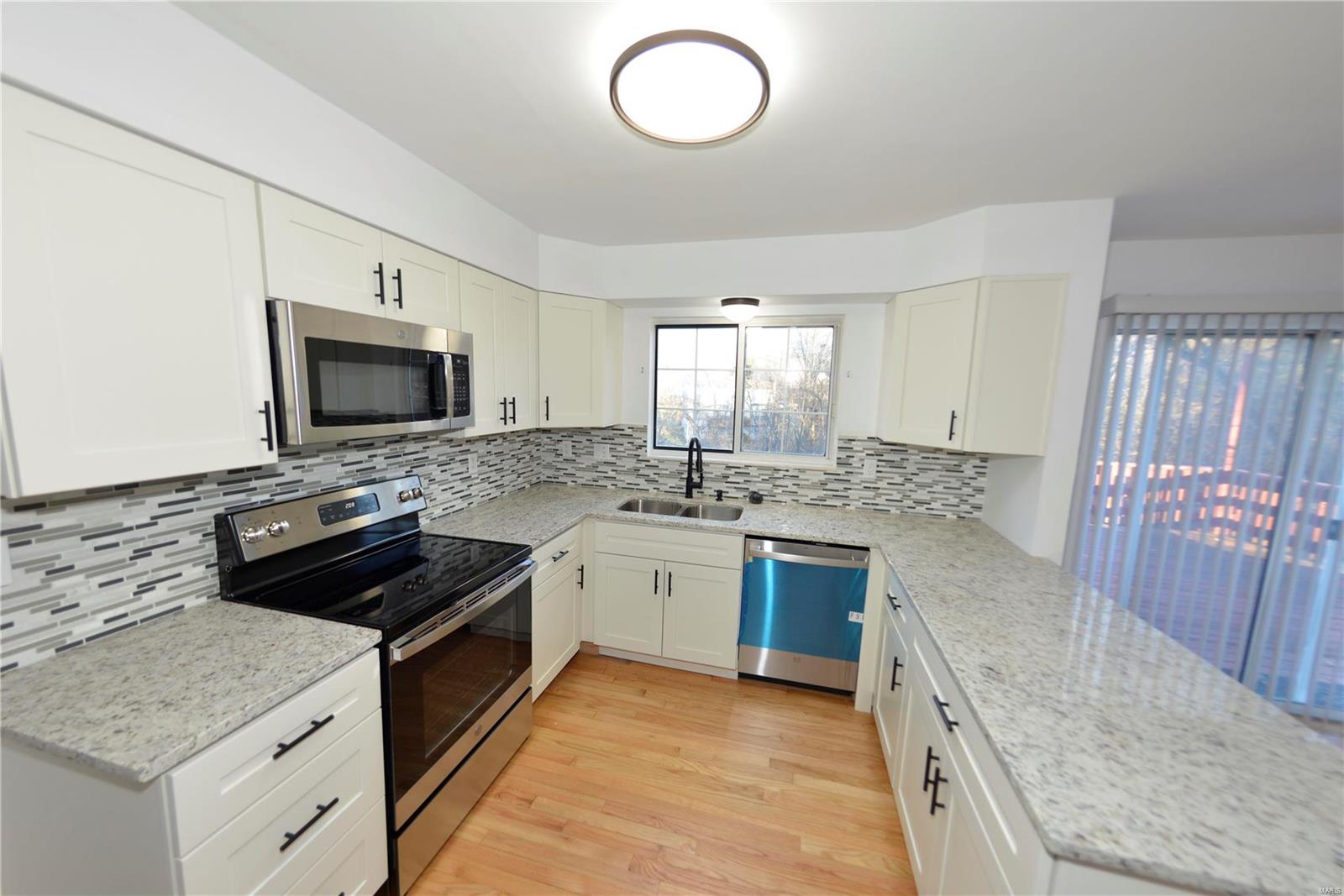 572 Enchanted Parkway Manchester, MO 63021 - Photo 10 of 39