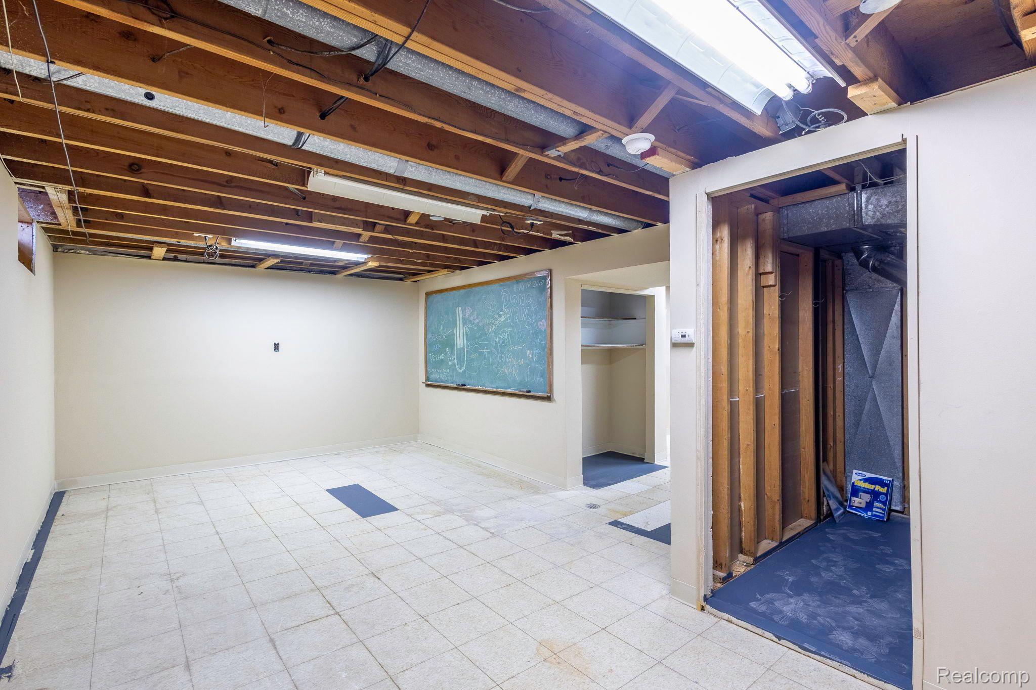 23605 Rockingham Street Southfield, MI 48033 - Photo 39 of 52 Gallery Image 39