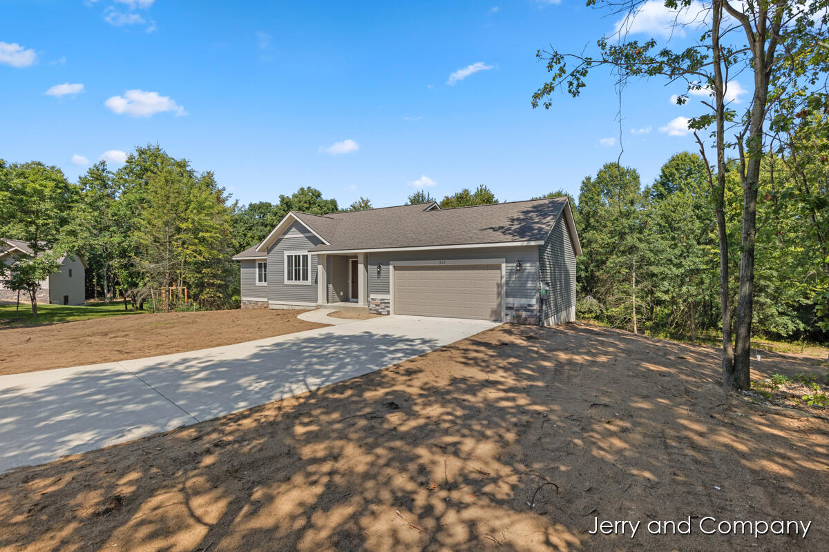927 Apple Ridge Allegan, MI 49010 - Photo 3 of 29 IMG_1002