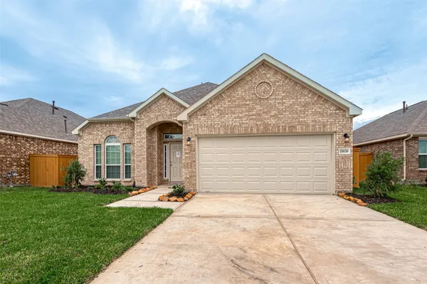 $299,990 | 21923 Corsica Vw Drive, Hockley, TX 77447