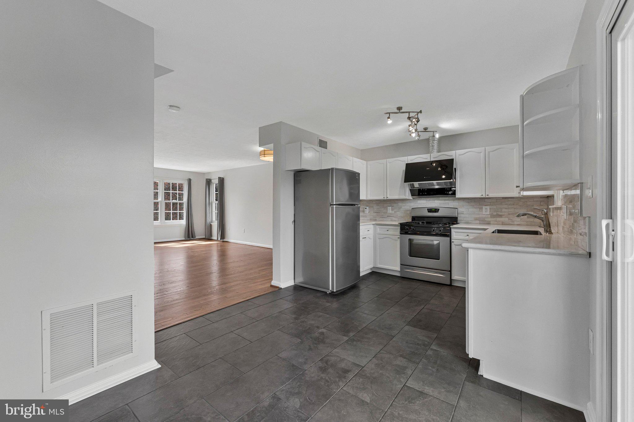 20718 Apollo Terrace Ashburn, VA 20147 - Photo 10 of 50