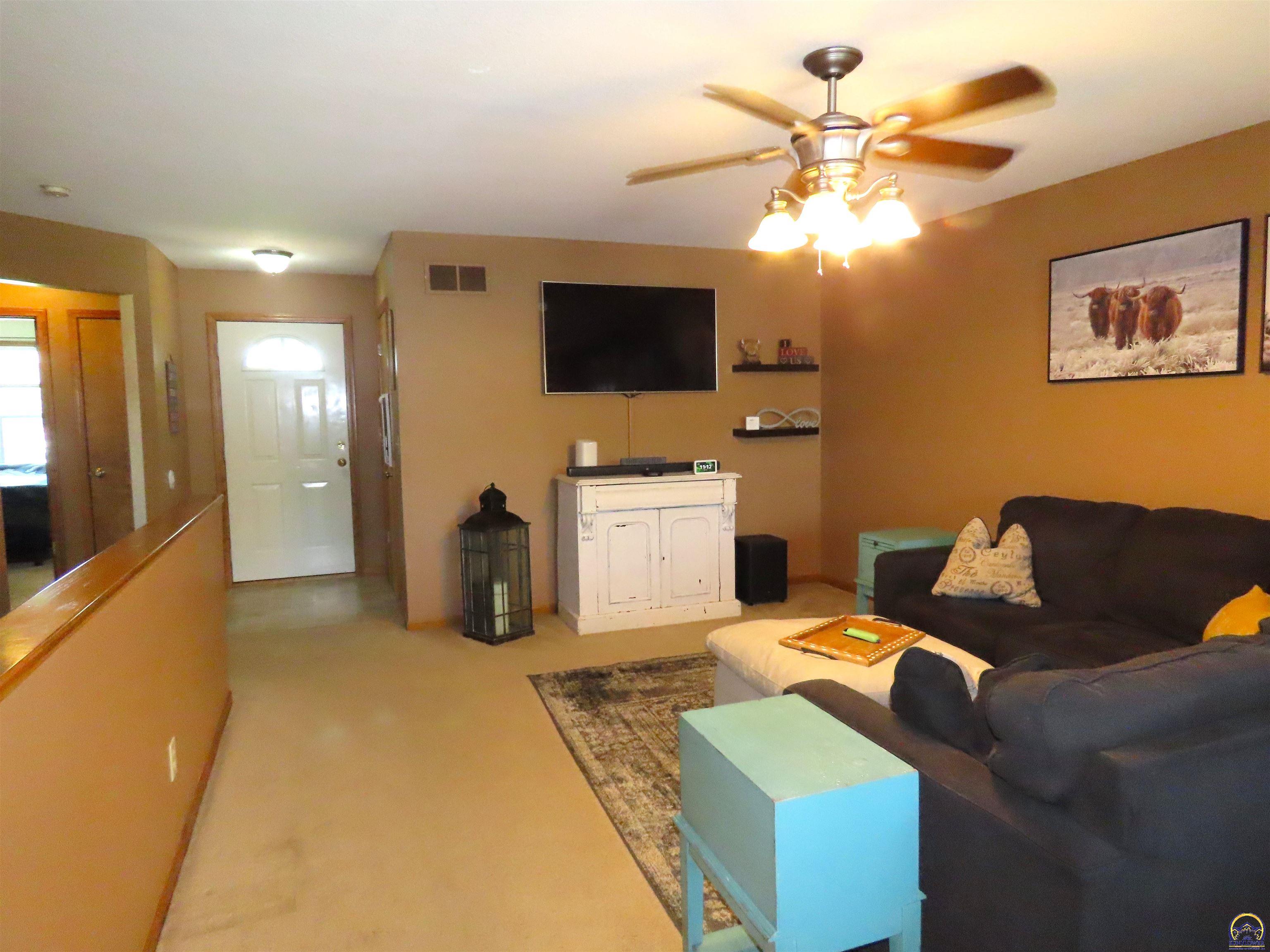 3909 Northwest Fielding Terrace Topeka, KS 66618 - Photo 3 of 33