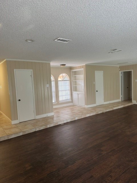6026 Coral Ridge Road Houston, TX 77069 - Photo 15 of 34 Looking from family room into the windows to front yard.
