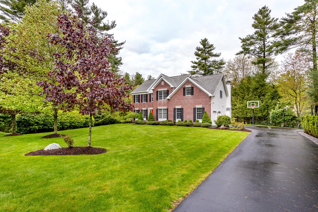 105 Thoreau Road Canton, MA 02021 - Photo 2 of 30 Gallery Image 2