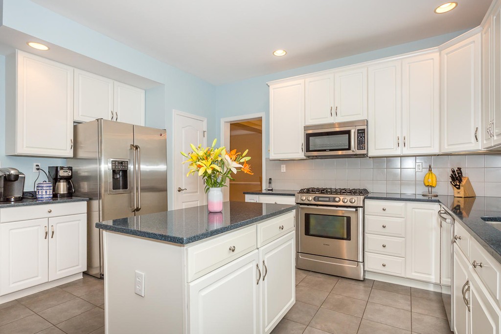 105 Thoreau Road Canton, MA 02021 - Photo 8 of 30 Gallery Image 8