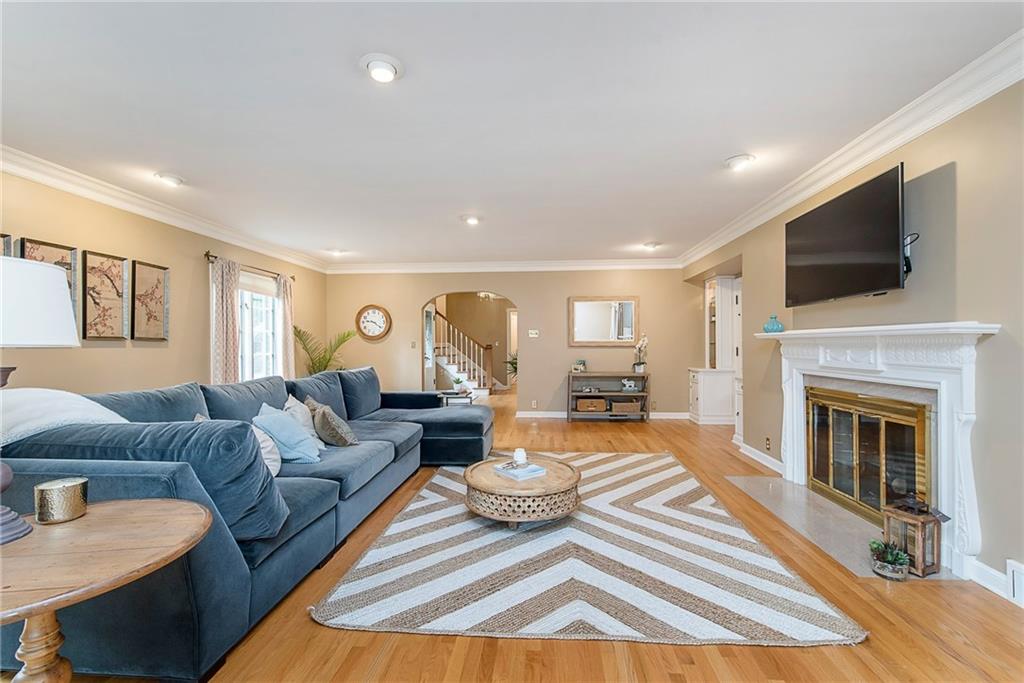 44 Wellington Road Indianapolis, IN 46260 - Photo 8 of 30 Gallery Image 8