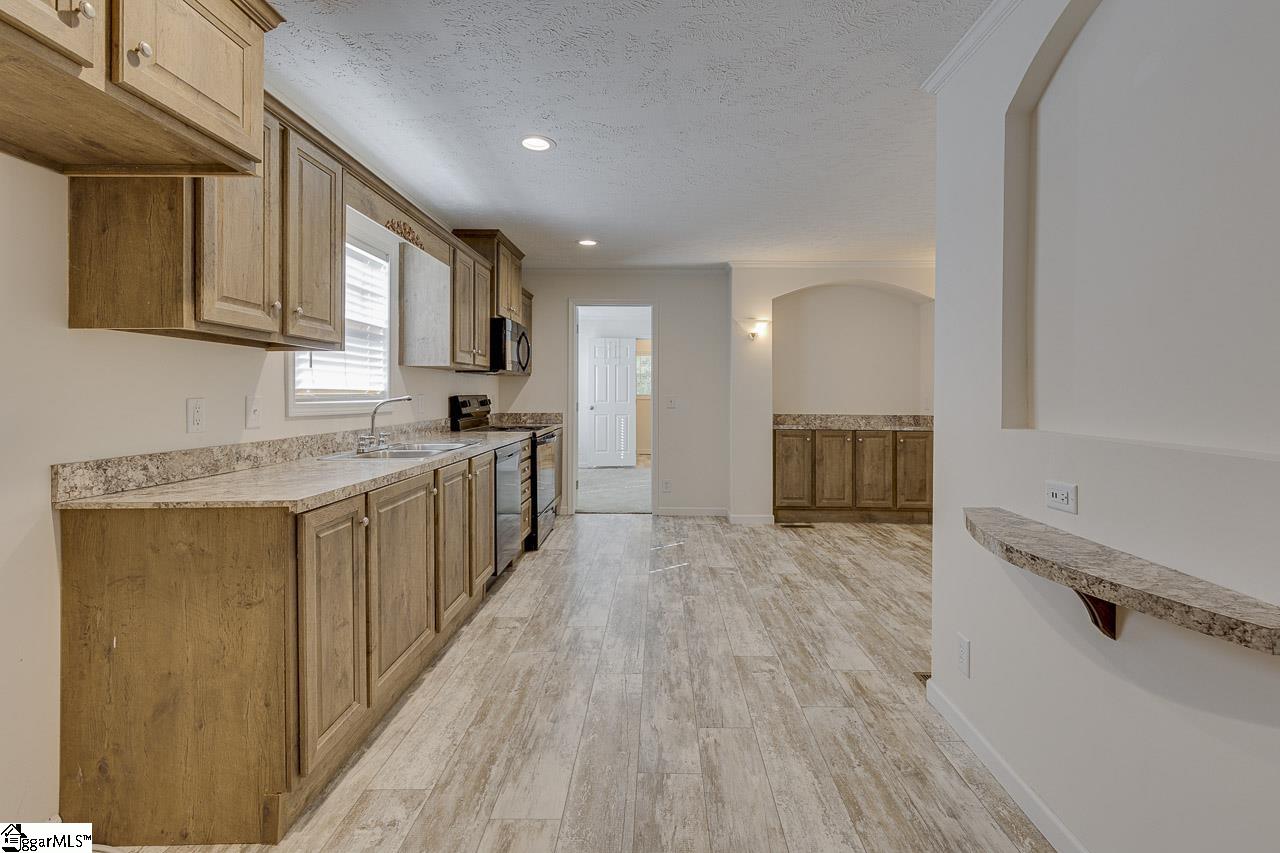 305 West Bagwell Road Liberty, SC 29657 - Photo 8 of 29