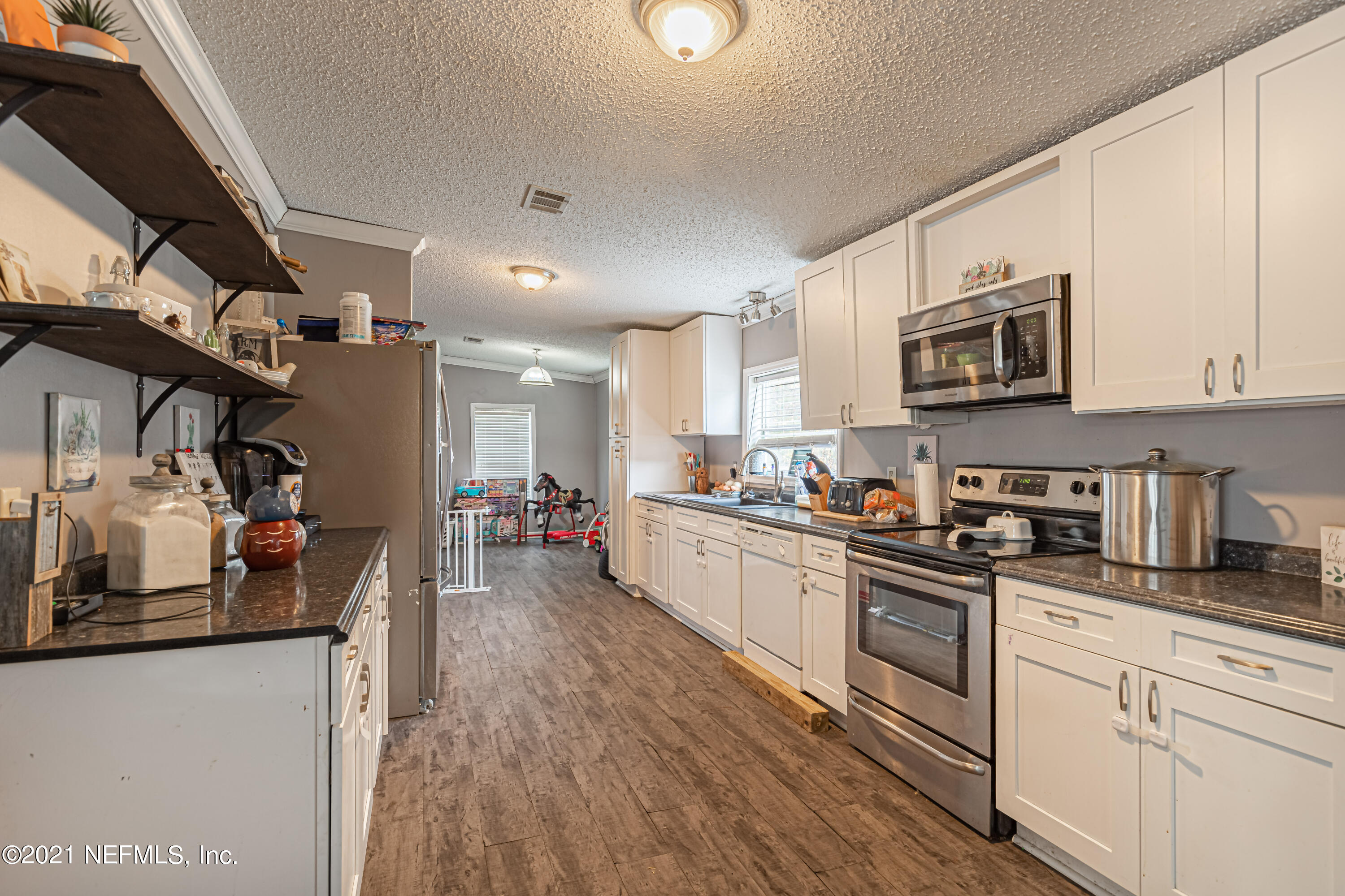 1999 Gentlebreeze Road Middleburg, FL 32068 - Photo 12 of 31 11 Kitchen