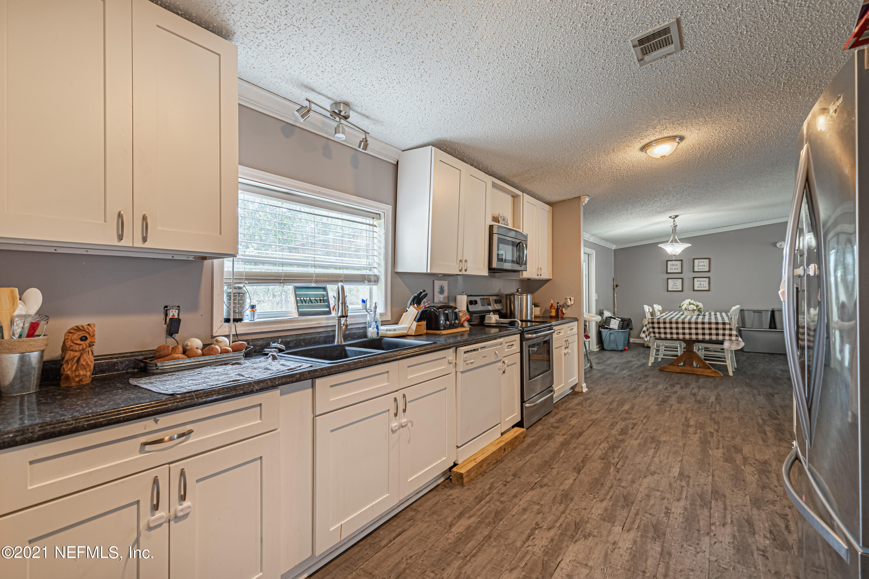 1999 Gentlebreeze Road Middleburg, FL 32068 - Photo 13 of 31 12 Kitchen-2