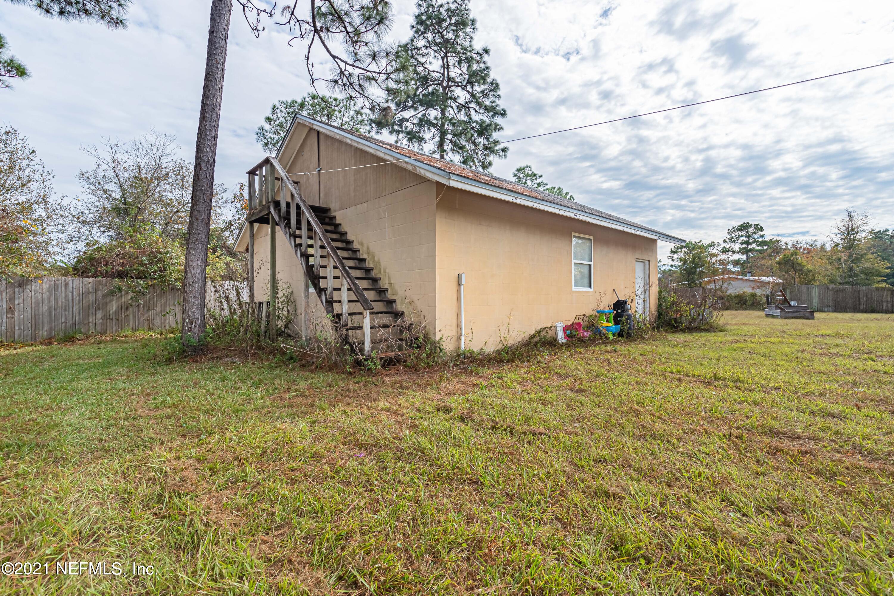 1999 Gentlebreeze Road Middleburg, FL 32068 - Photo 29 of 31 28 Garage