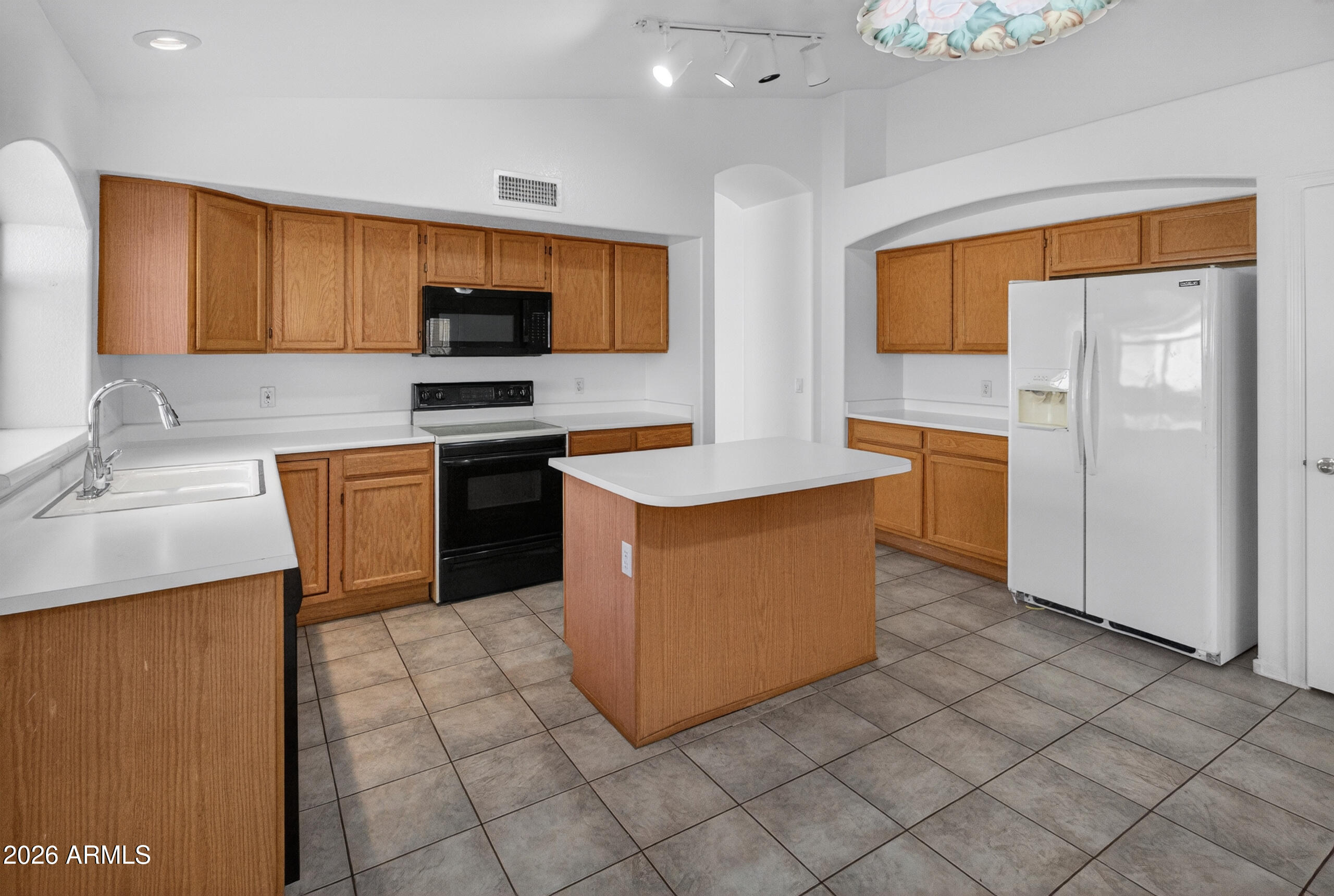 8916 West Davis Road Peoria, AZ 85382 - Photo 5 of 34 Kitchen