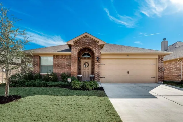 $2,100 | 649 Clearbrook Street, Azle, TX 76020