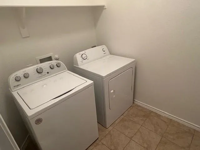 $2,050 | 649 Clearbrook Street, Azle, TX 76020