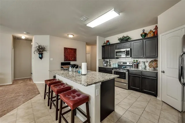 $2,100 | 649 Clearbrook Street, Azle, TX 76020